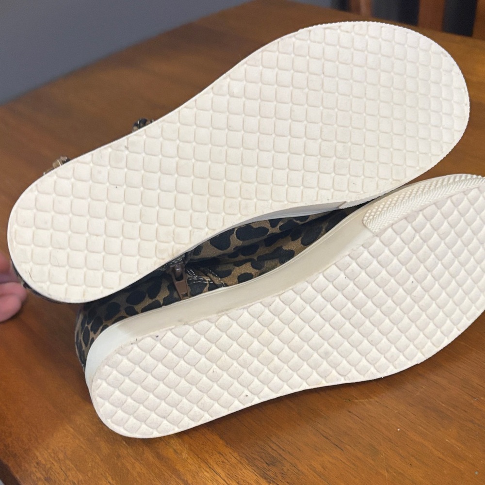 Very G Leopard Print Women's High-Top Sneakers - Picture 4 of 4